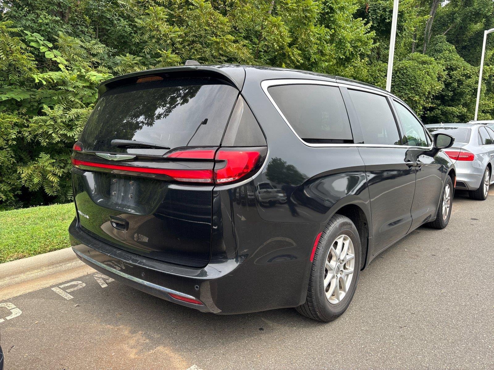 Used 2023 Brilliant Black Crystal Pearlcoat Chrysler Touring L image 5