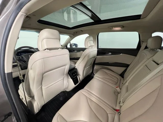 Used 2019 Brown Lincoln Select image 14