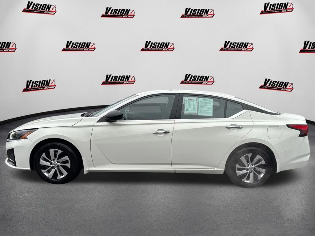 Certified Used 2025 White Nissan 2.5 S image 8