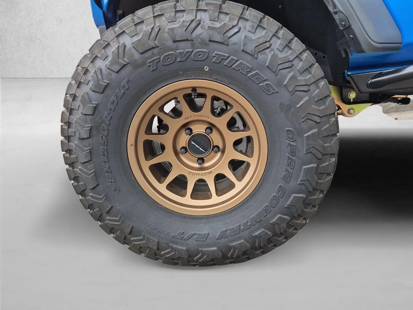 Used 2025 Hydro Blue Pearlcoat Jeep Rubicon image 8