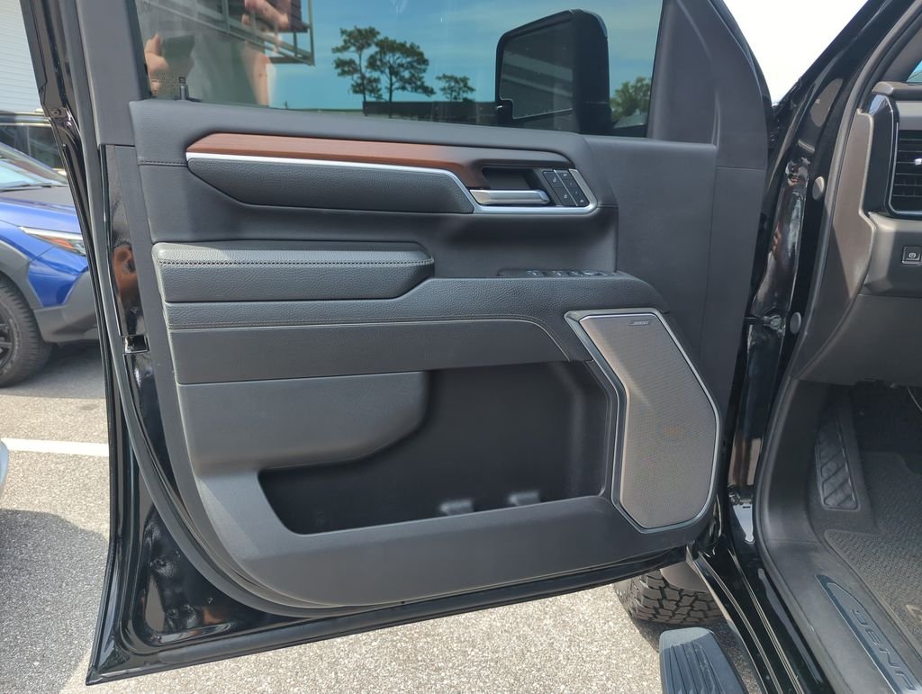 Used 2025 Black GMC Denali image 17