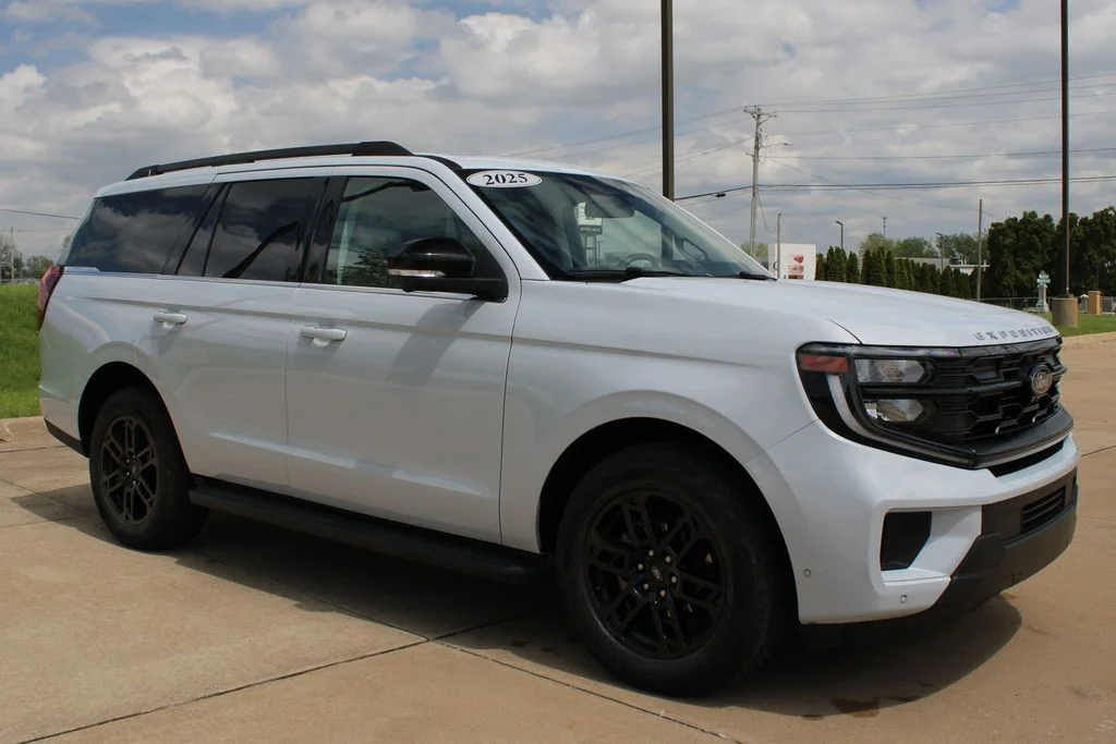 Used 2025 Space Silver Ford Active image 3