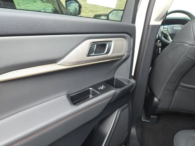 New 2026 Star White Metallic Tri-Coat Ford Active image 36