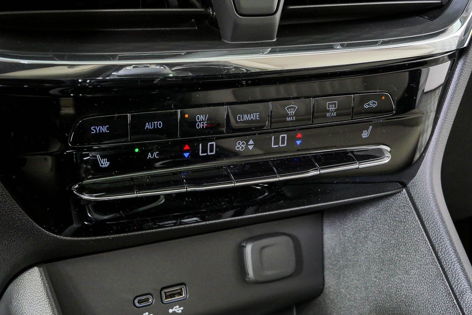New 2026 Ebony Twilight Metallic Buick Avenir image 16