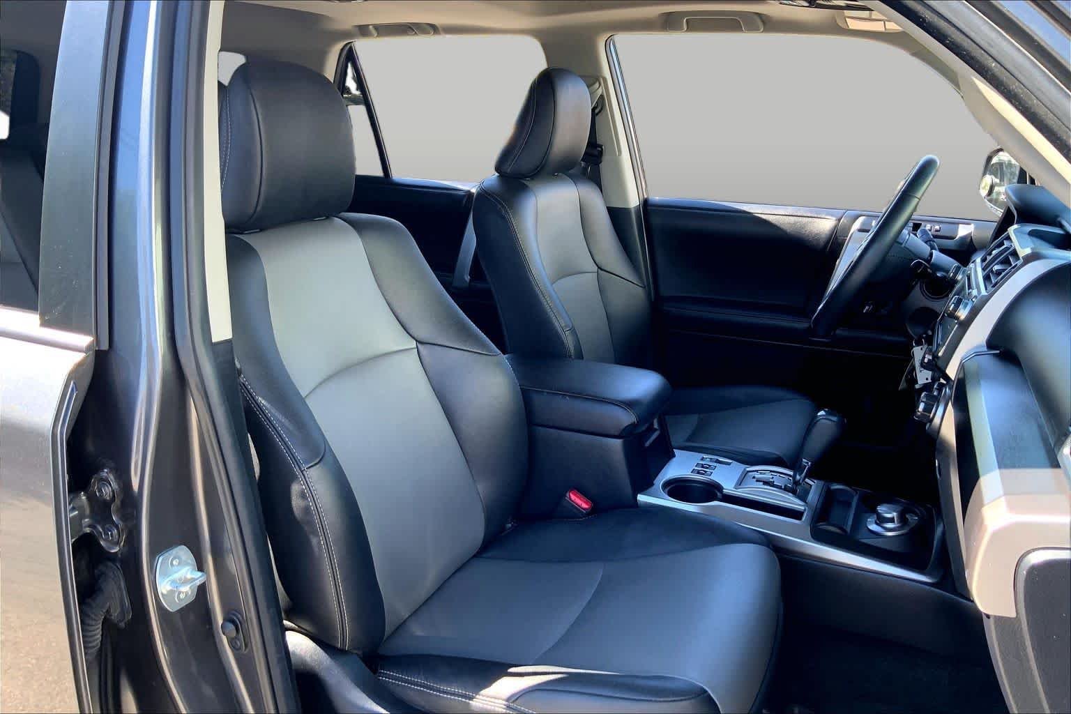Used 2019 Magnetic Gray Metallic Toyota SR5 Premium image 8