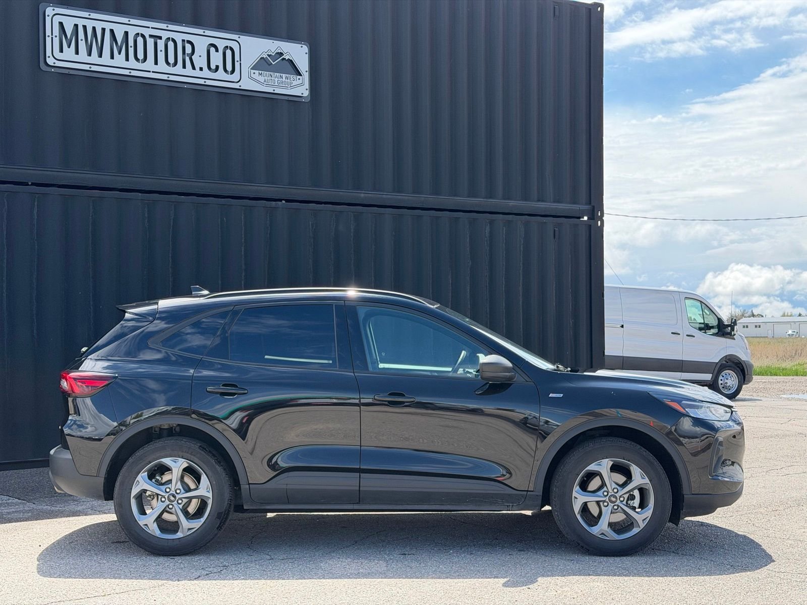 View vehicle photo 6