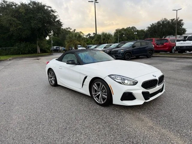 Used 2022 White BMW sDrive30i image 1