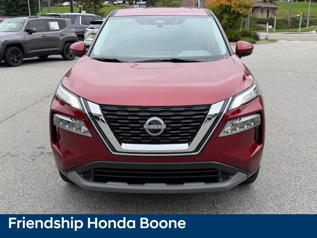 Used 2022 Red Nissan SV image 2