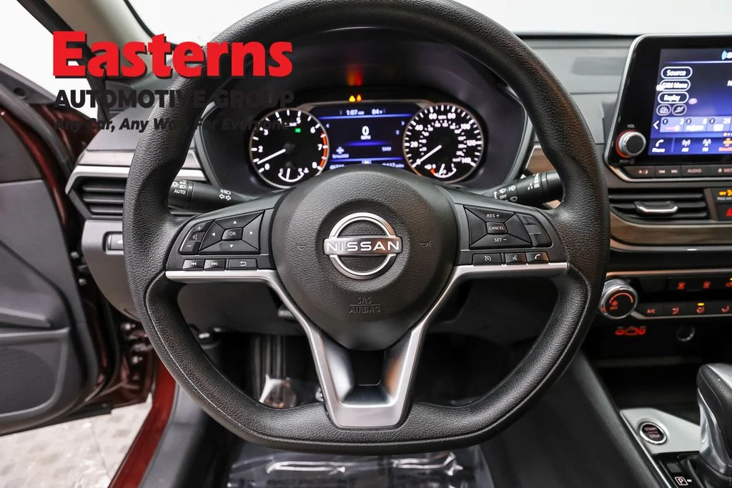 Used 2025 Red Nissan 2.5 SV image 10