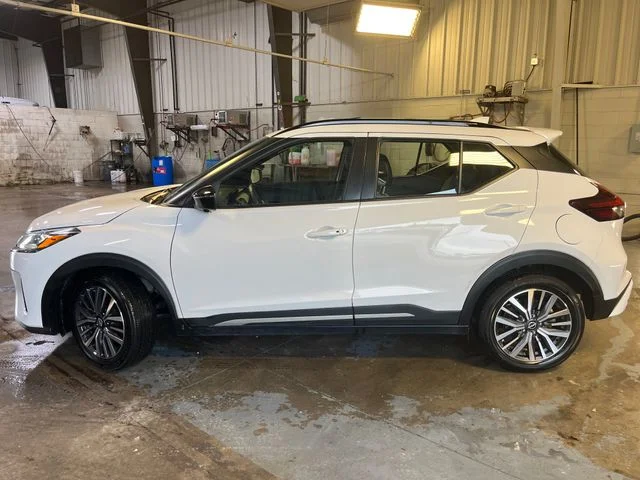 Used 2024 White Nissan SR image 2