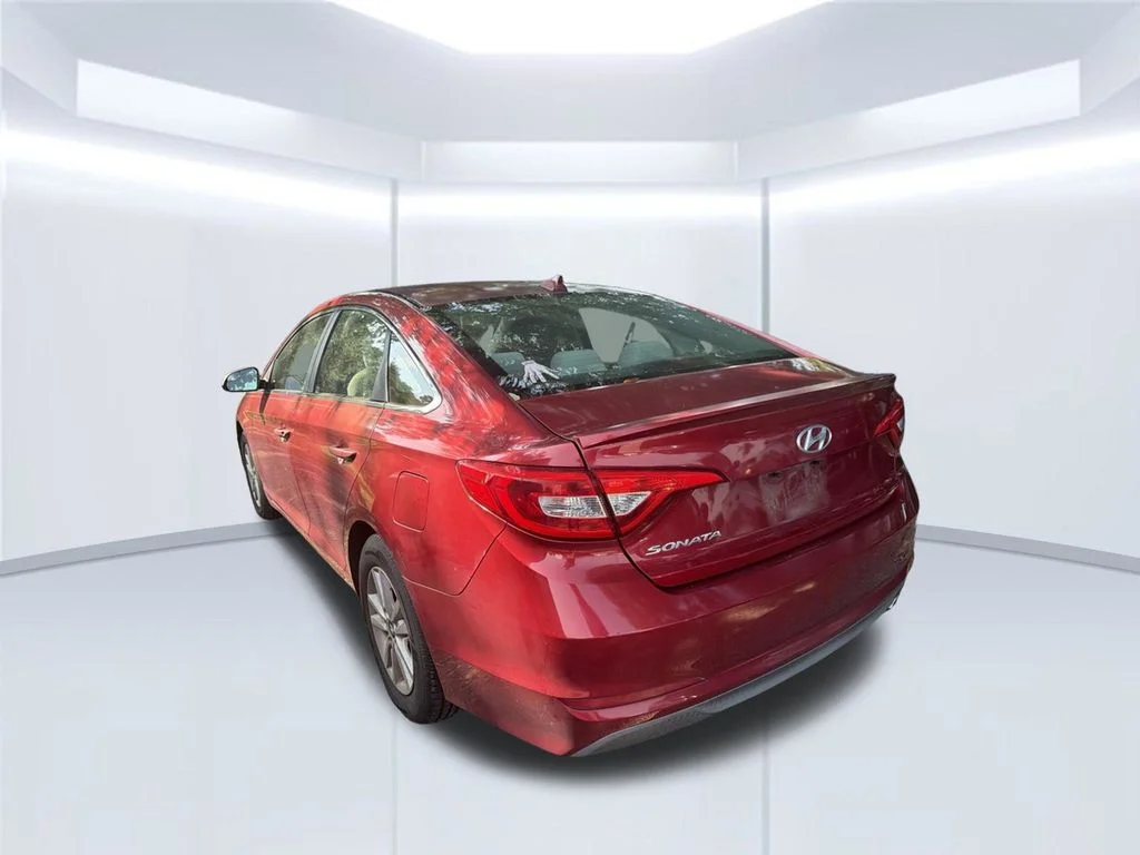 Used 2015 Red Hyundai SE image 7