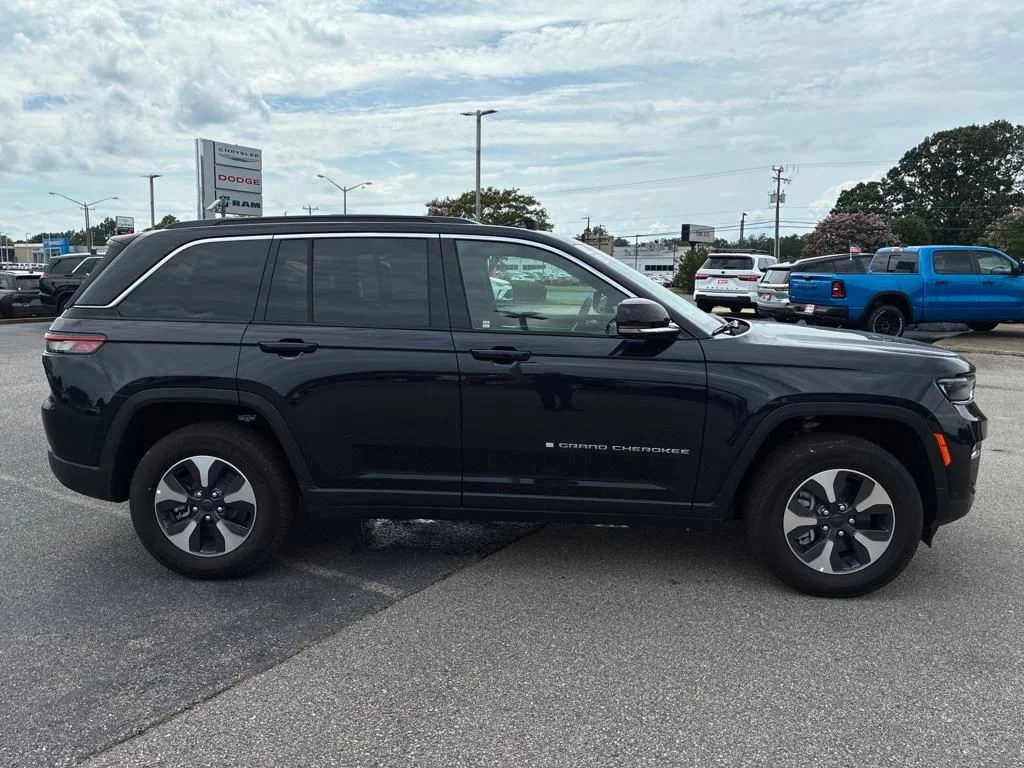 New 2024 Midnight Sky Jeep 4xe image 7