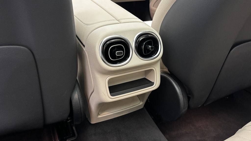 Used 2025 White Mercedes-Benz GLC 300 image 40