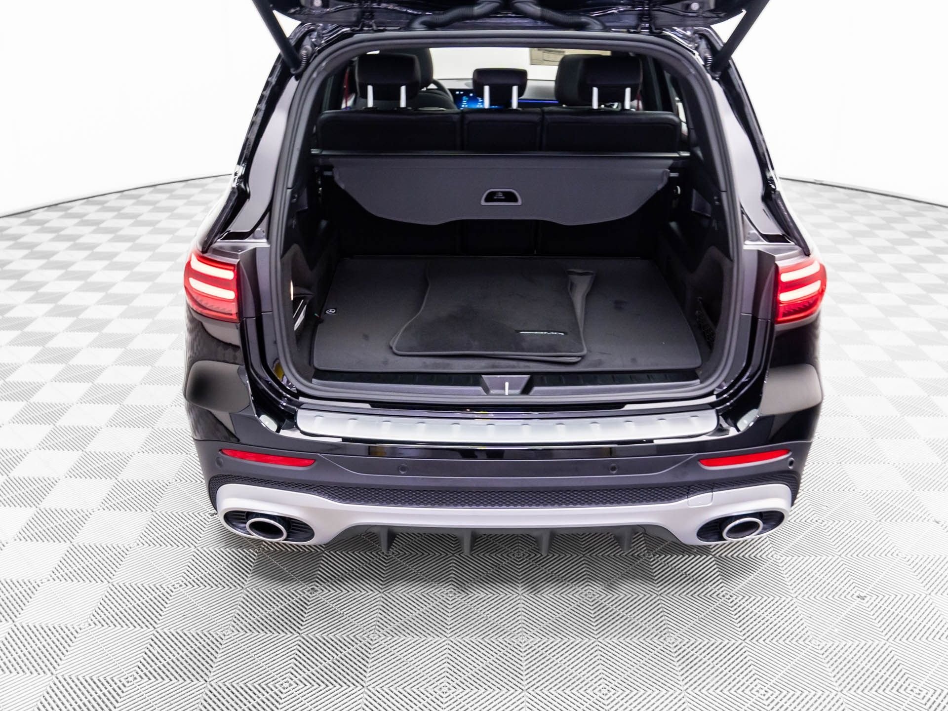 2026 Mercedes-Benz GLB AMG GLB 35 - Photo 32