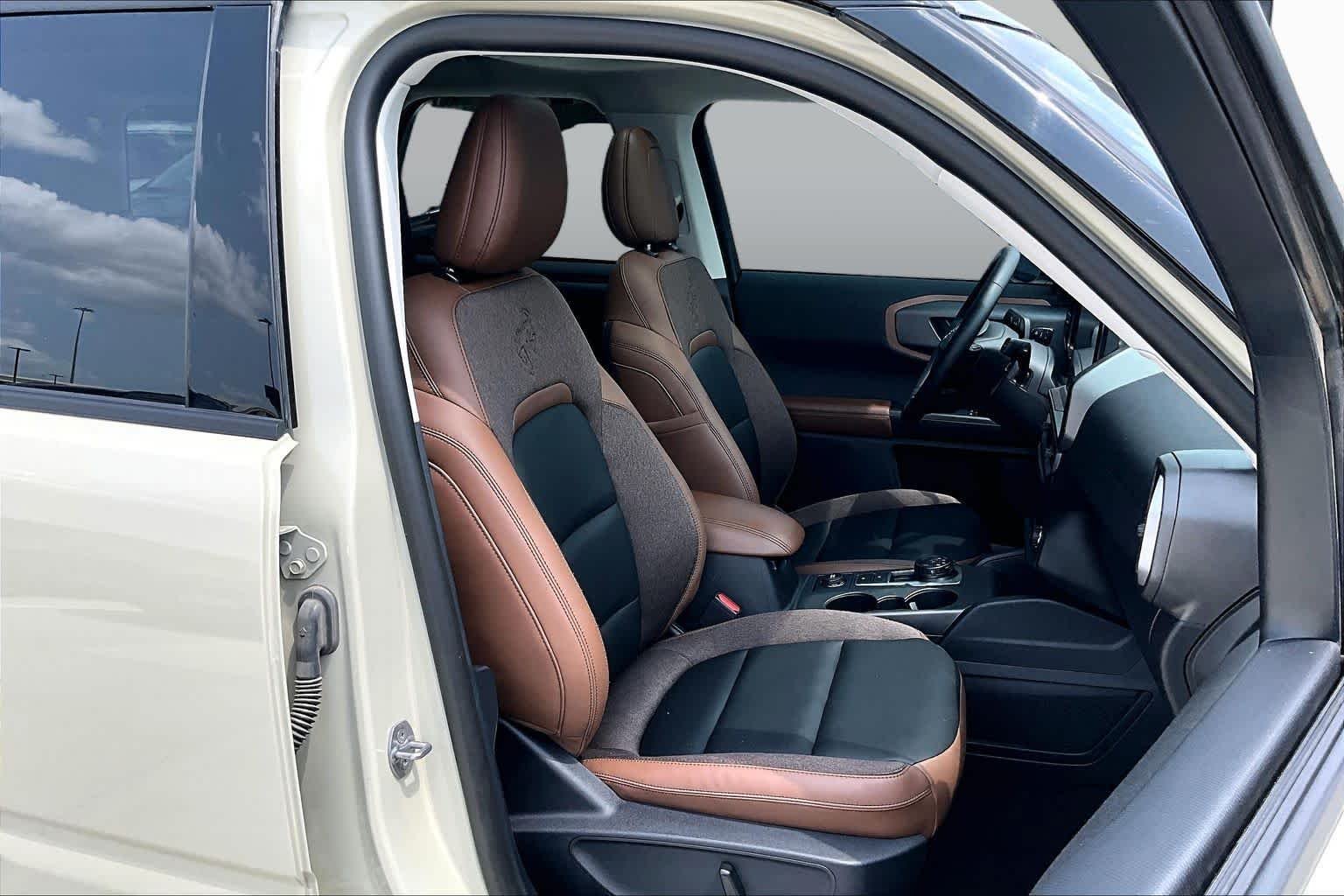 Used 2025 Desert Sand Ford Outer Banks image 9