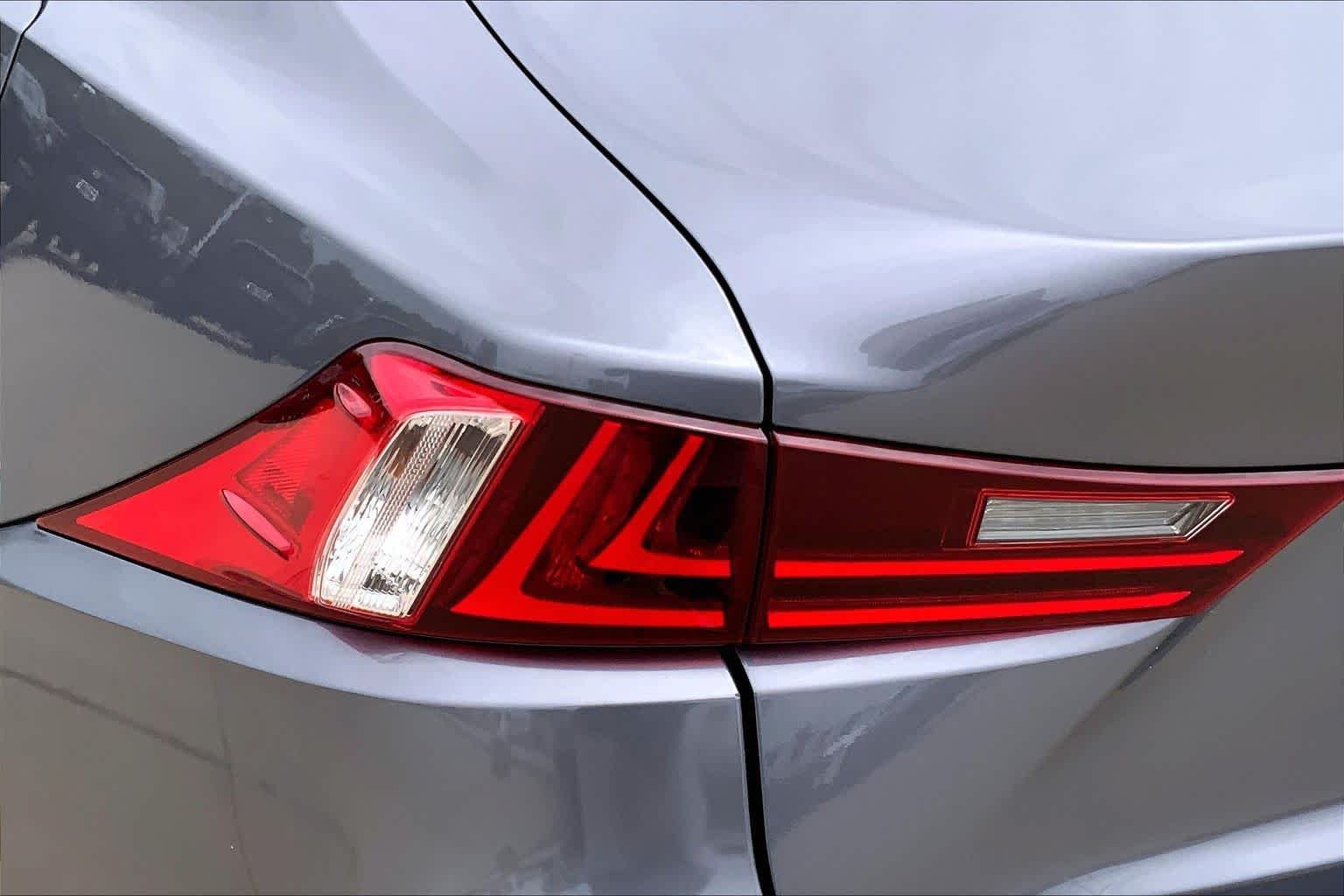Used 2014 Nebula Gray Pearl Lexus  image 28