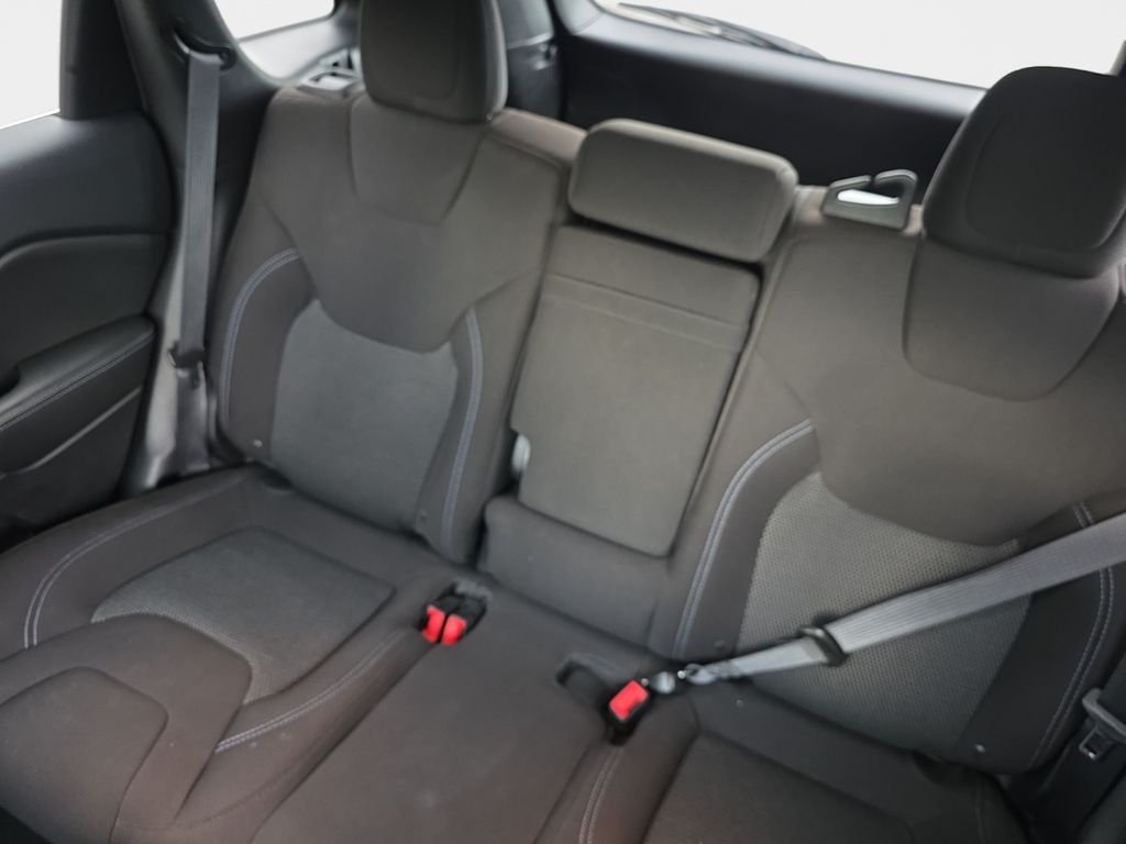 Used 2019 Billet Silver Metallic Jeep Latitude image 19