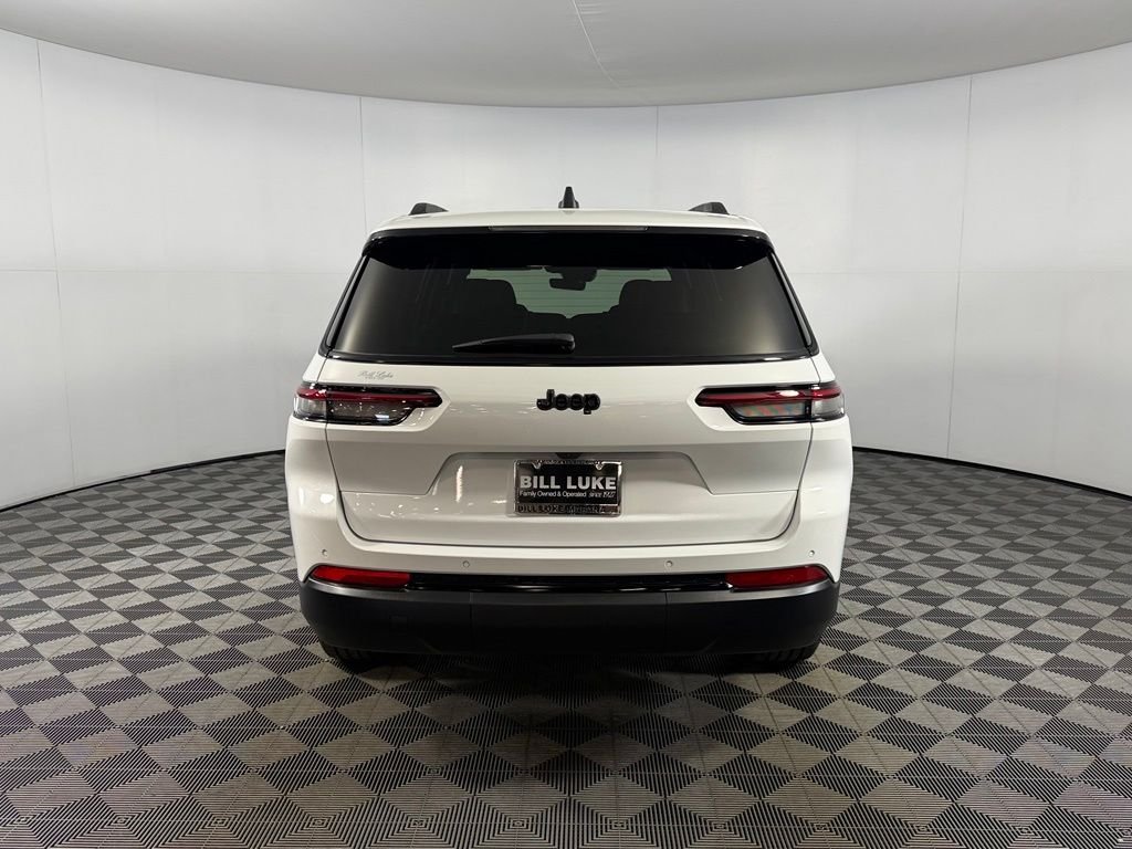 Used 2025 White Jeep Altitude image 8