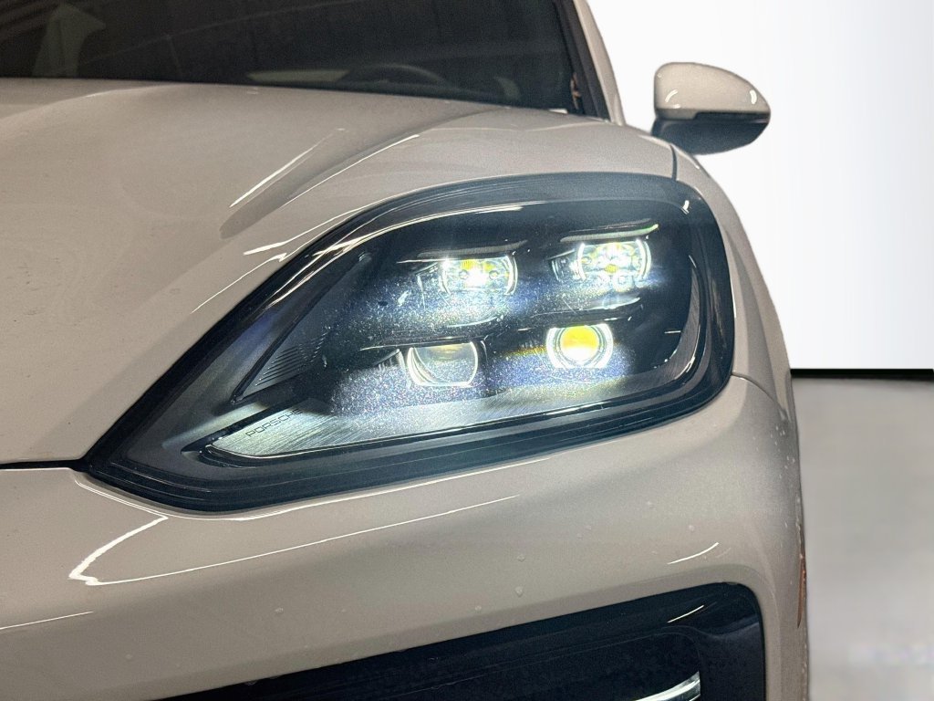 Used 2025 White Porsche  image 32