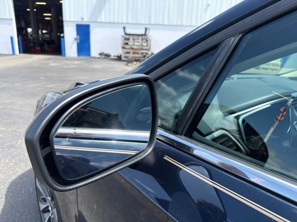 Used 2020 Blue Ford SE image 18