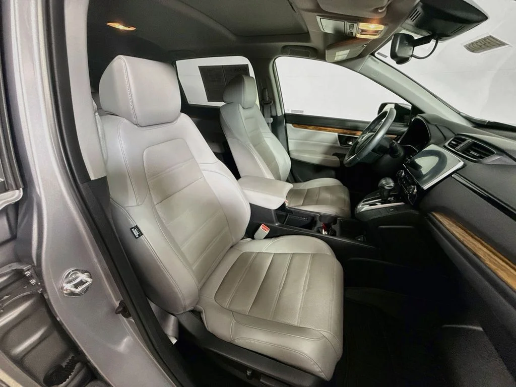 Used 2019 Lunar Silver Metallic Honda Touring image 26