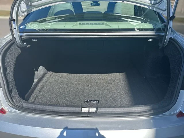 Used 2017 Silver Volkswagen SEL Premium image 26