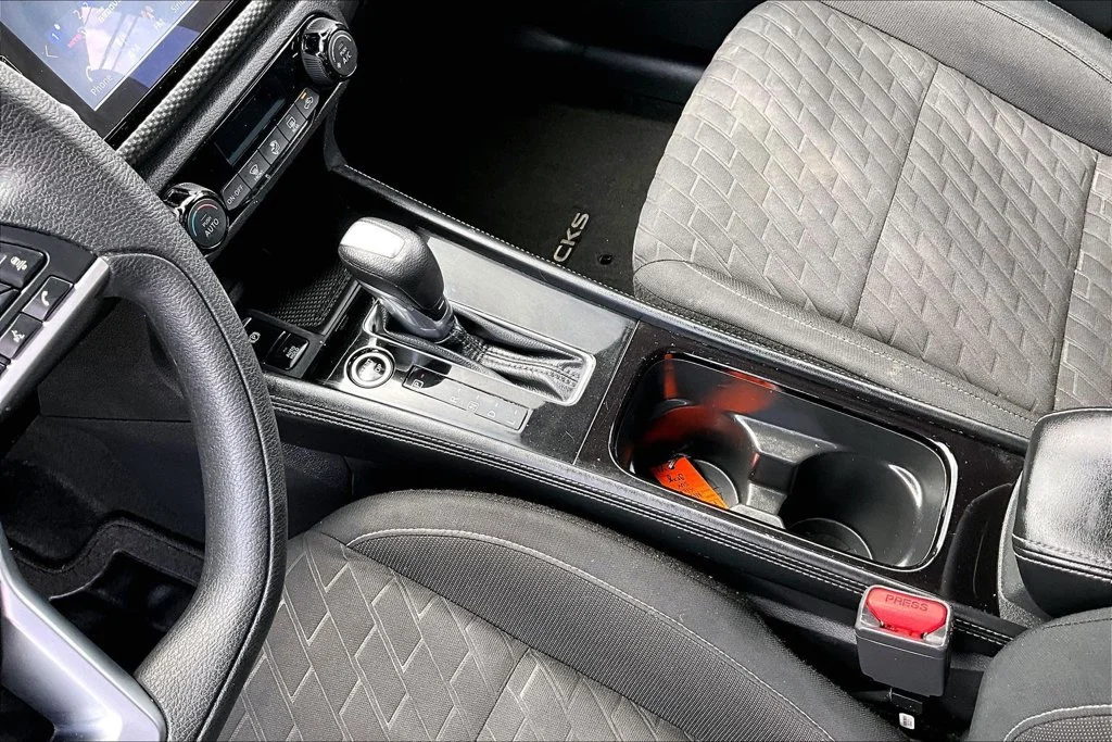 Used 2022 Gray Nissan SV image 18