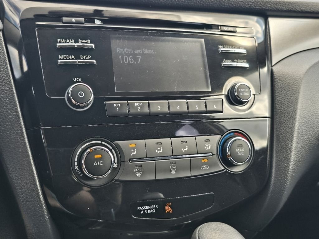Used 2016 Silver Nissan S image 25