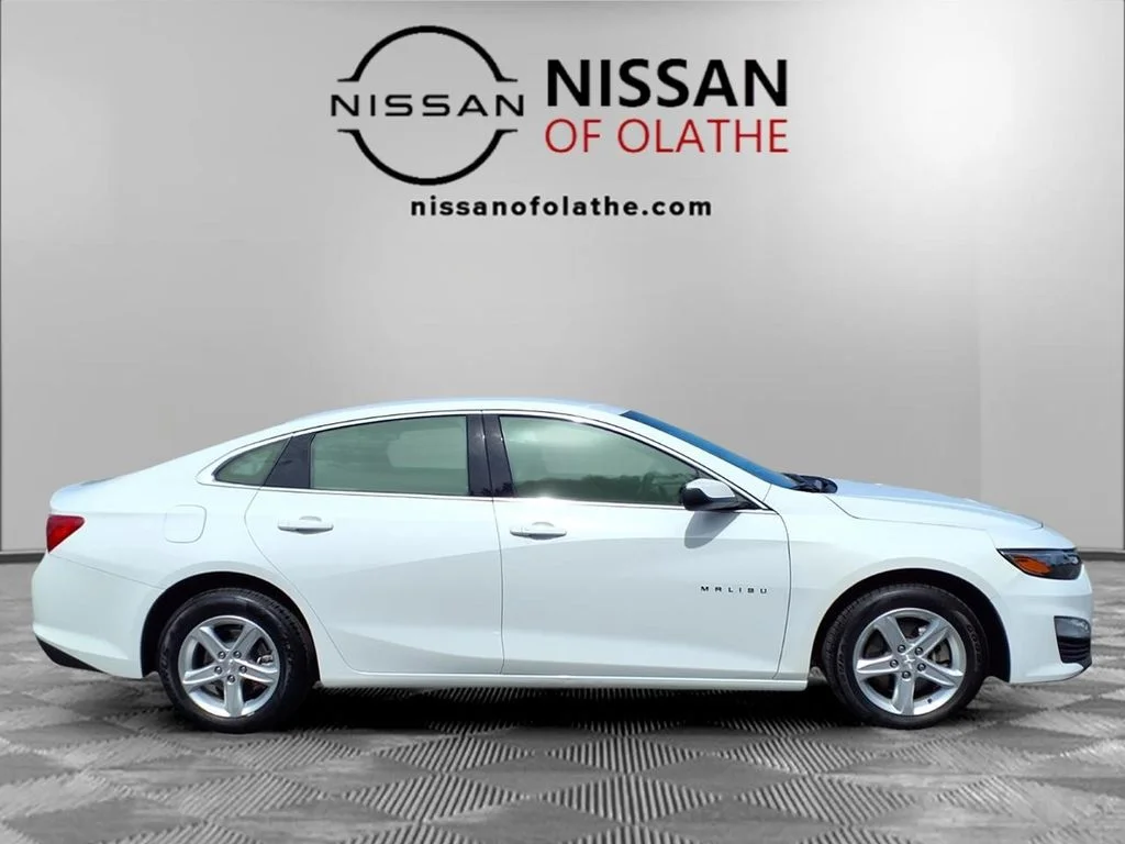 Used 2024 White Chevrolet LT image 29