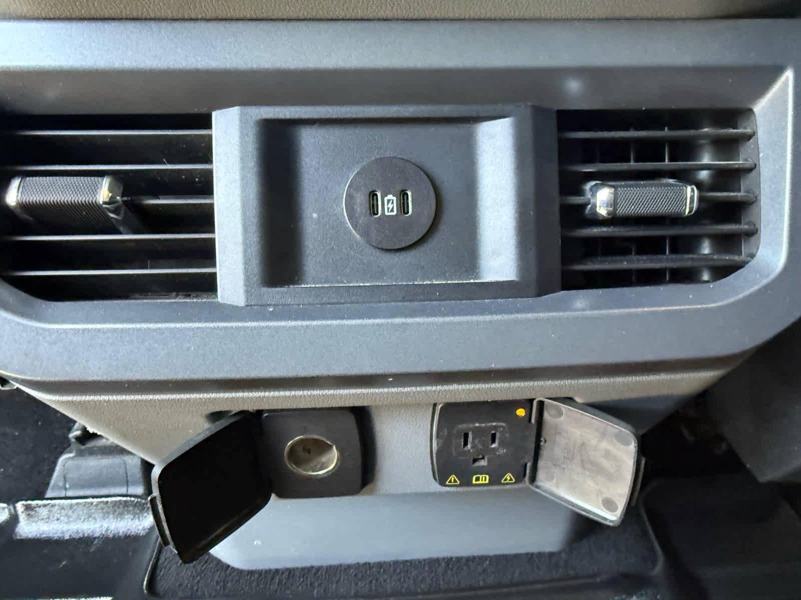 Used 2024 Oxford White Ford XLT image 12