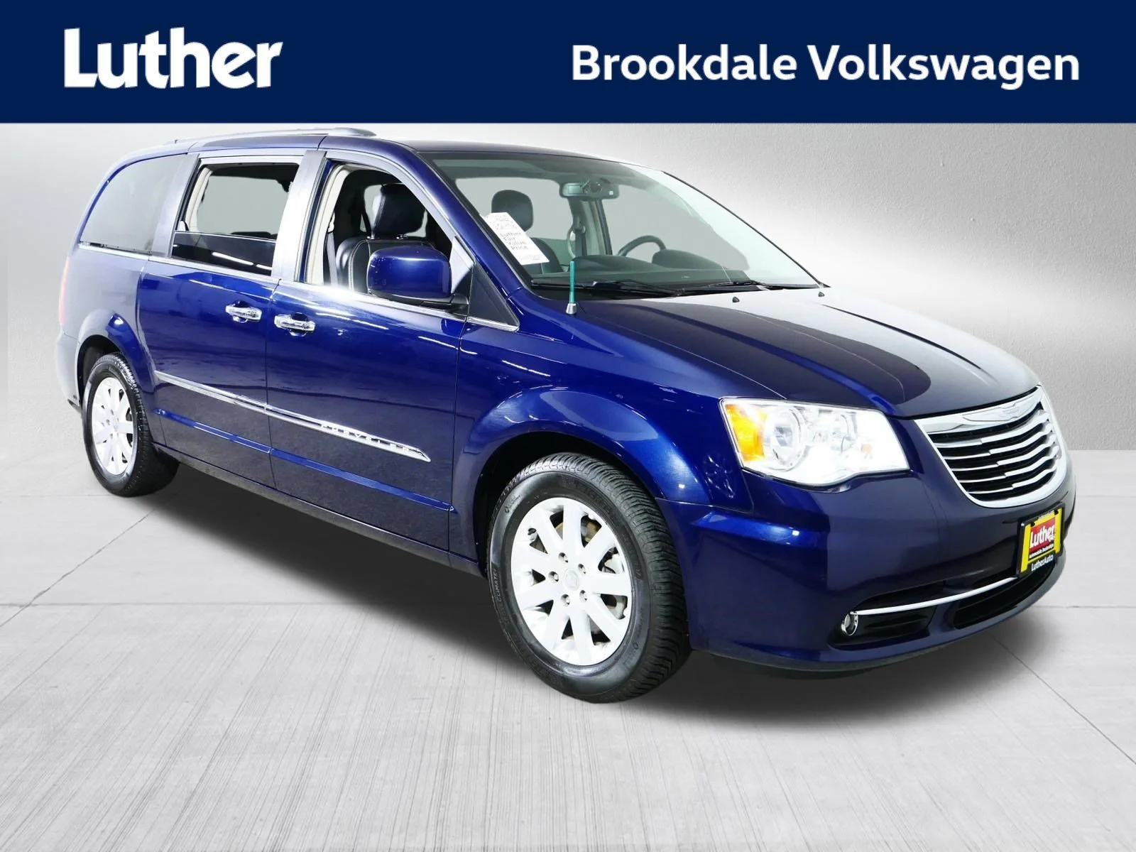 2015 Chrysler Town & Country Touring's photo