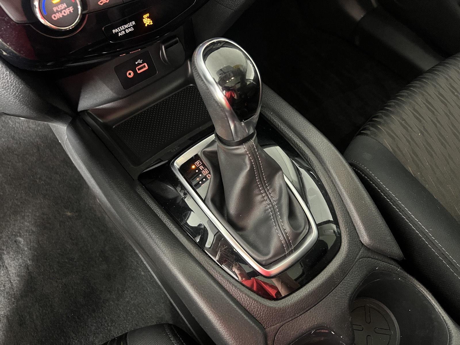 Used 2018 Scarlet Ember Nissan SV image 9