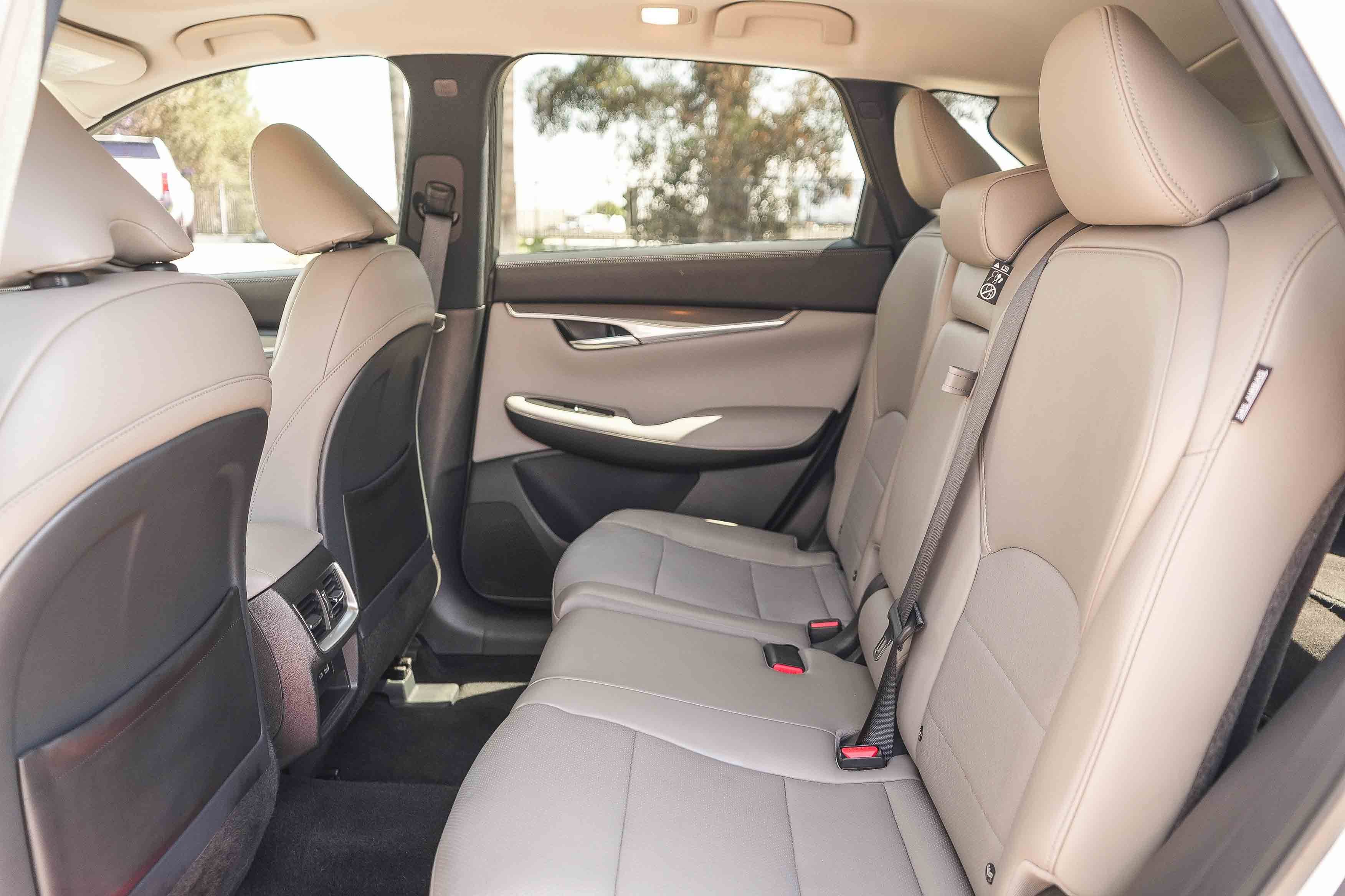 Used 2024 RADIANT WHITE INFINITI LUXE image 19