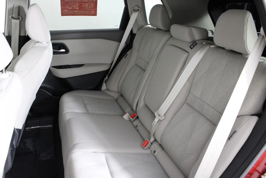 2024 Nissan Rogue SV - Photo 21