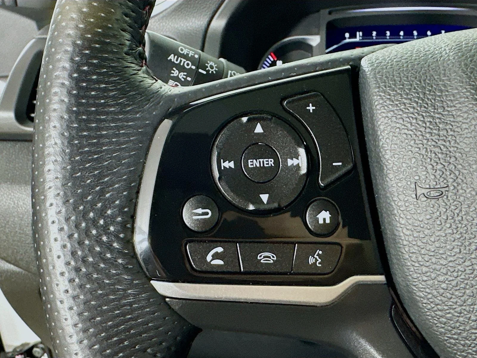 Used 2024 White Honda  image 18
