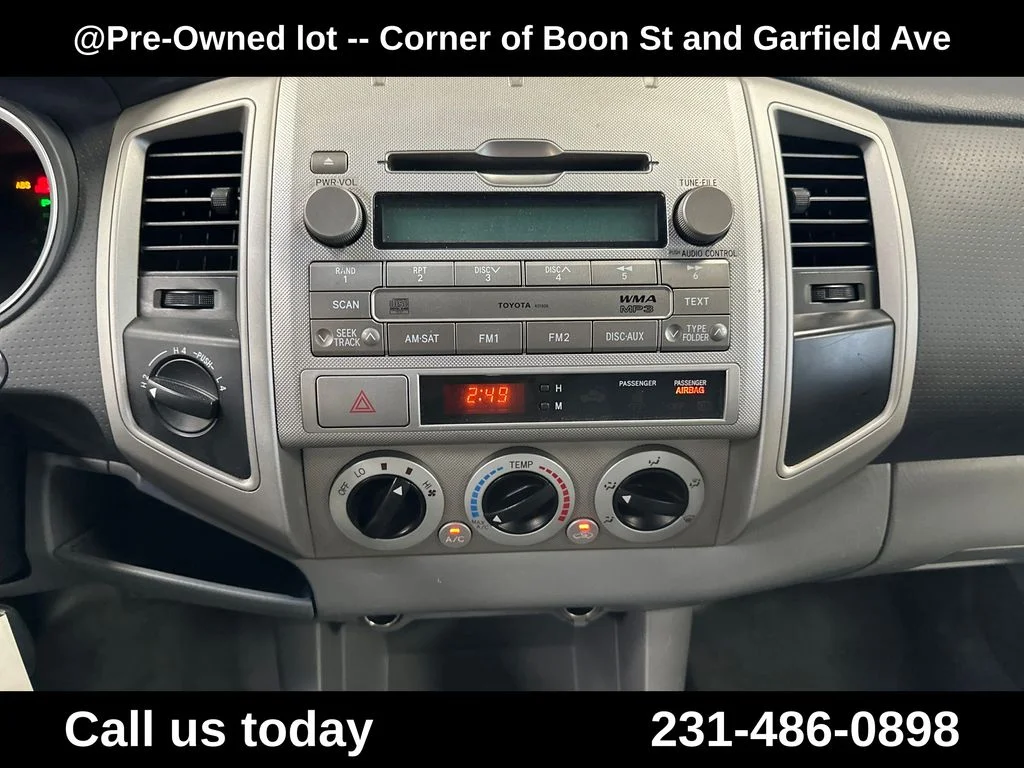 Used 2009 Silver Toyota Base image 19