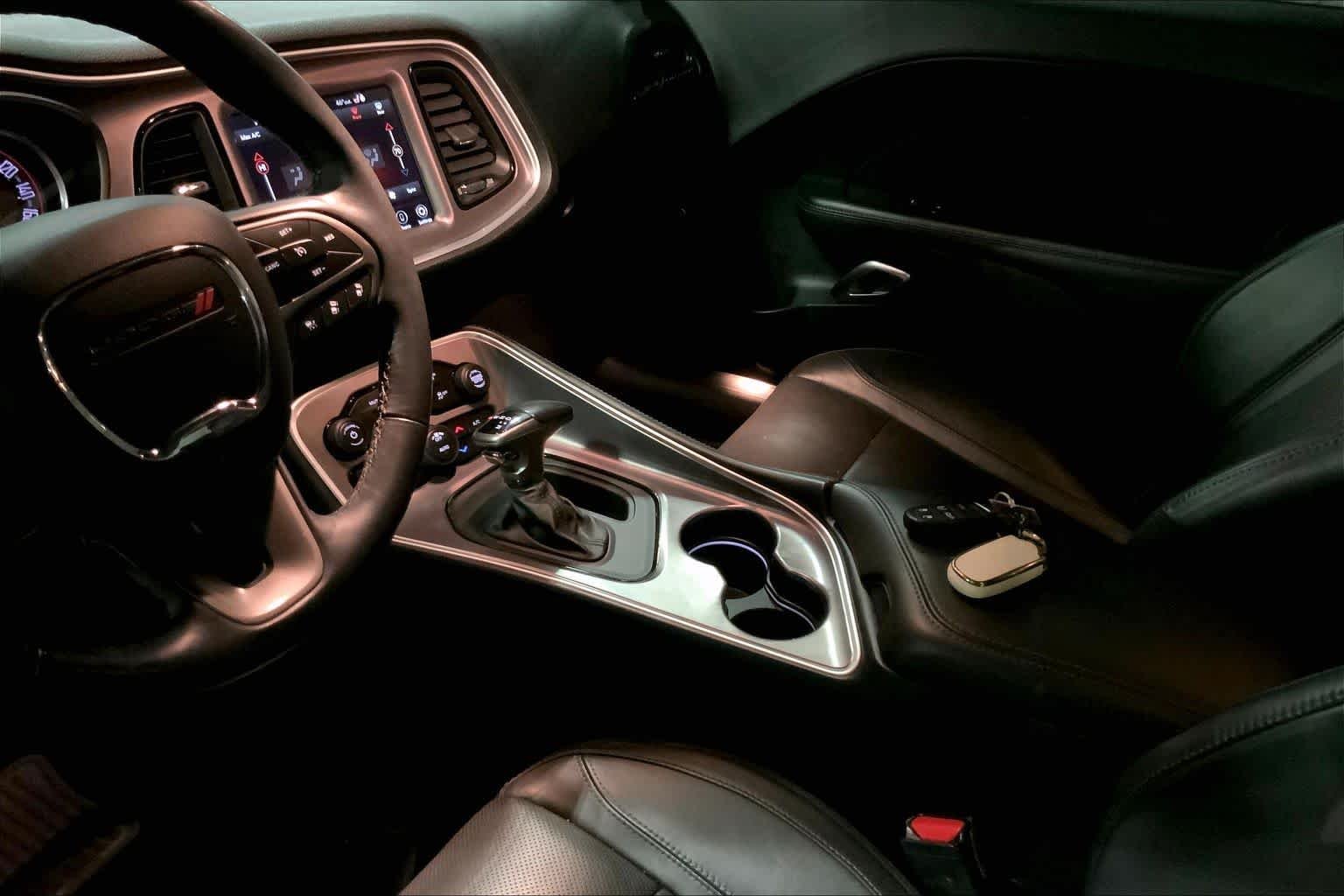 Used 2019 F8 Green Dodge SXT image 15