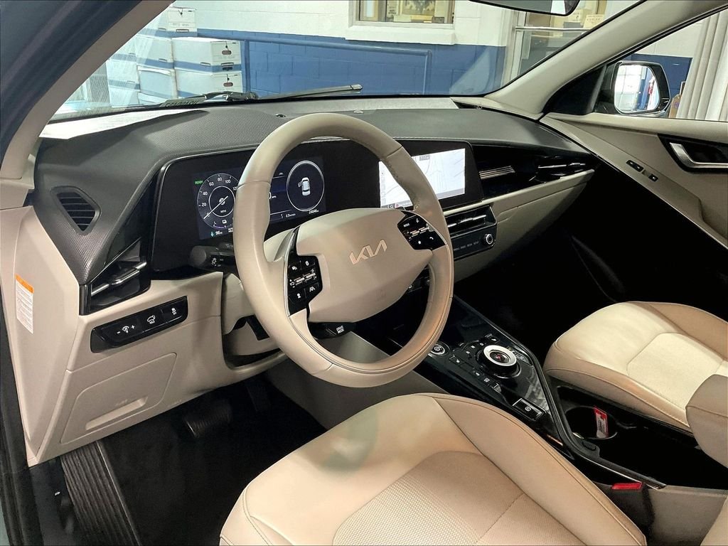 Used 2023 Green Kia Wind image 8