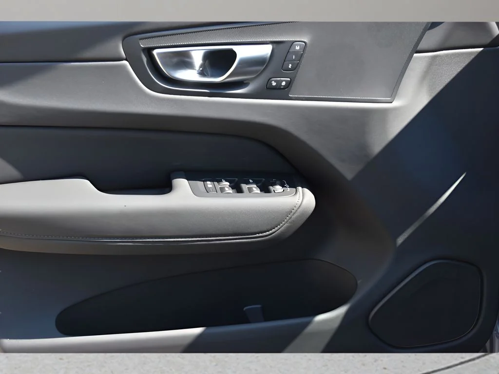 Used 2026 AURORA SILVER Volvo Plus image 26