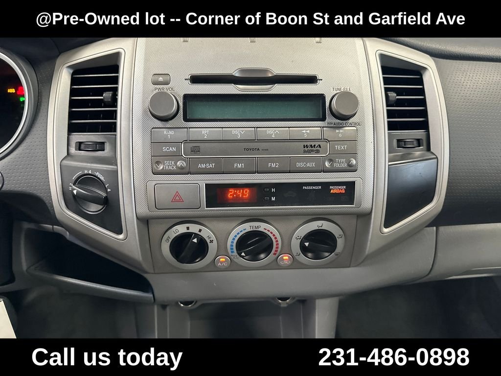Used 2009 Silver Toyota Base image 19