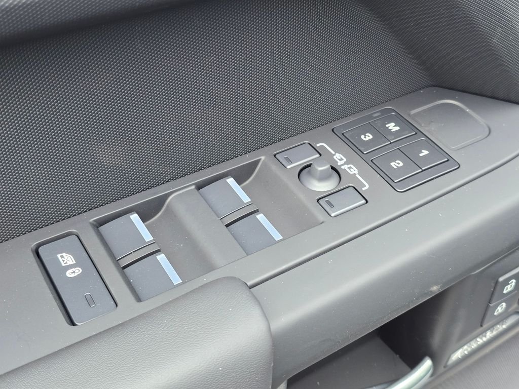 2026 Land Rover Defender X-Dynamic SE - Photo 39