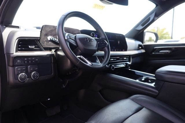 Used 2025 Black Chevrolet Z71 image 17