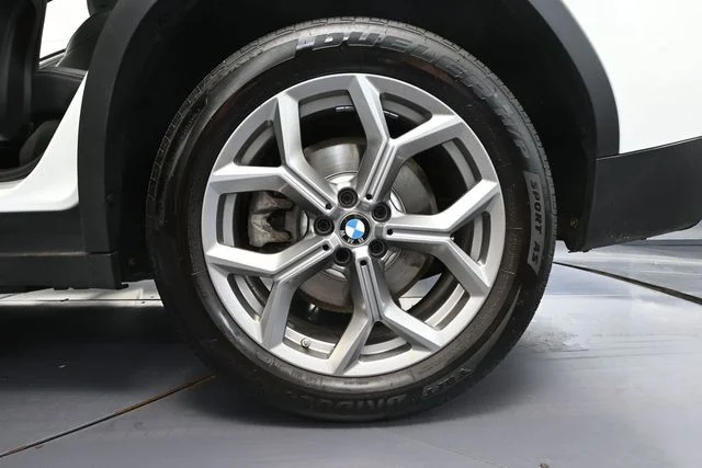 Used 2023 White BMW xDrive30i image 14
