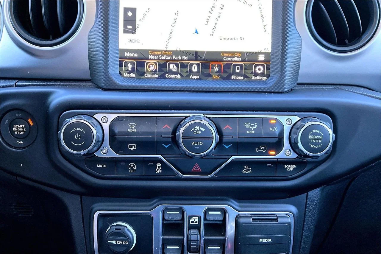 Used 2021 White Jeep Sport S image 18