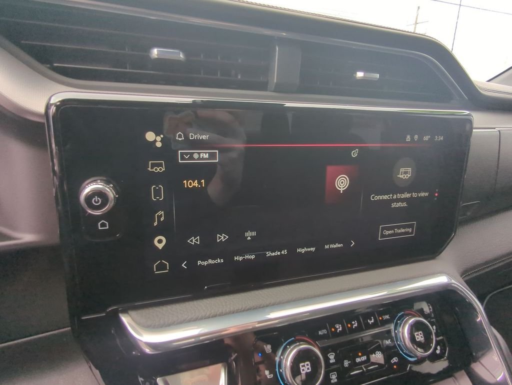 Used 2023 White GMC Denali image 17