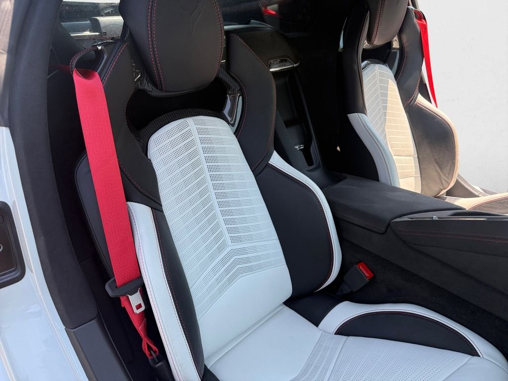 Used 2023 White Chevrolet Stingray image 27