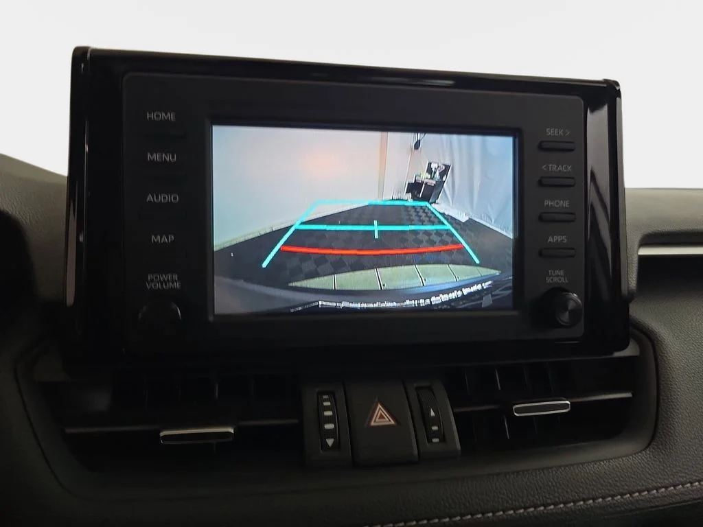 Used 2019 Silver Toyota XLE Premium image 25
