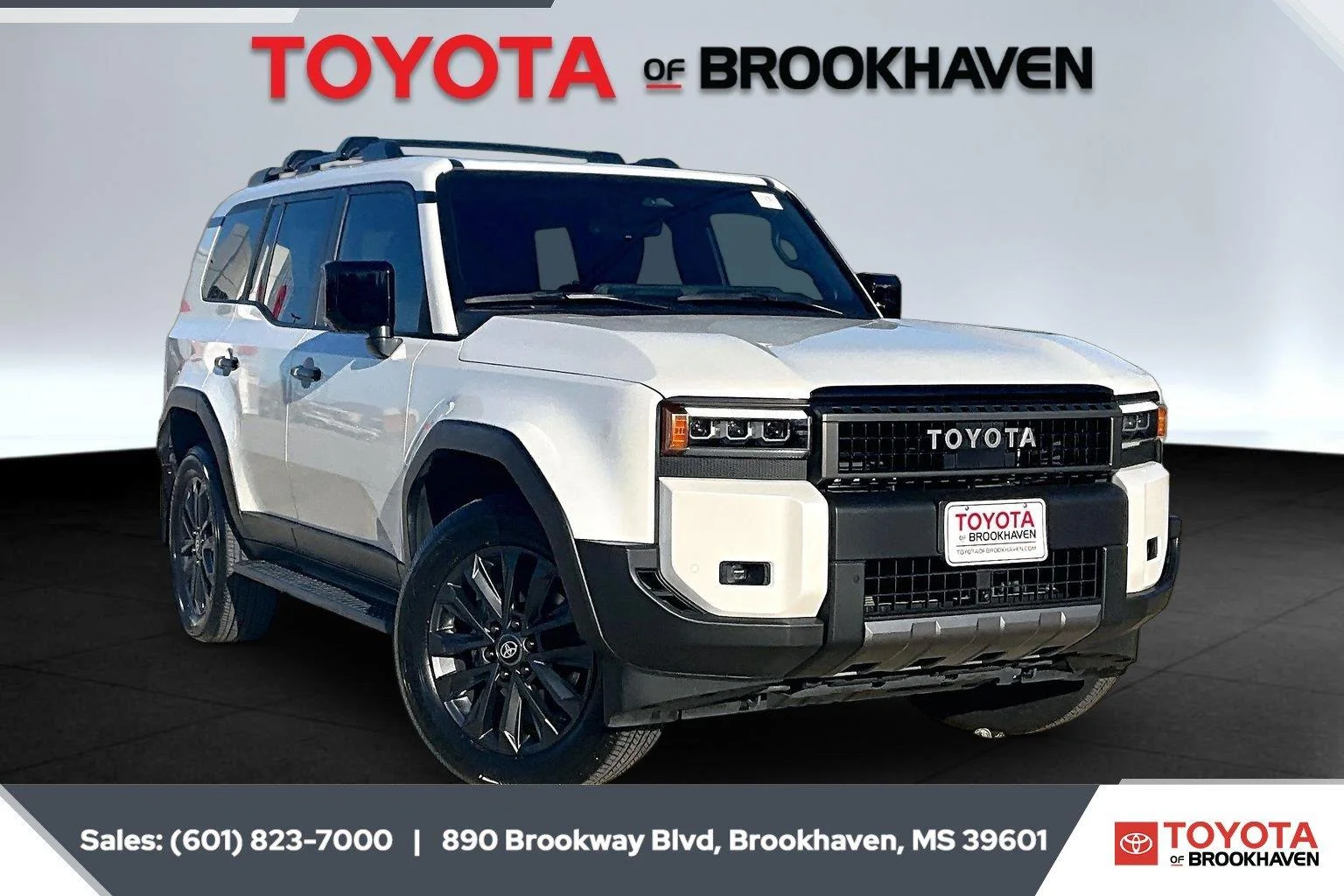 Used 2025 Wind Chill Pearl Toyota Base image 1