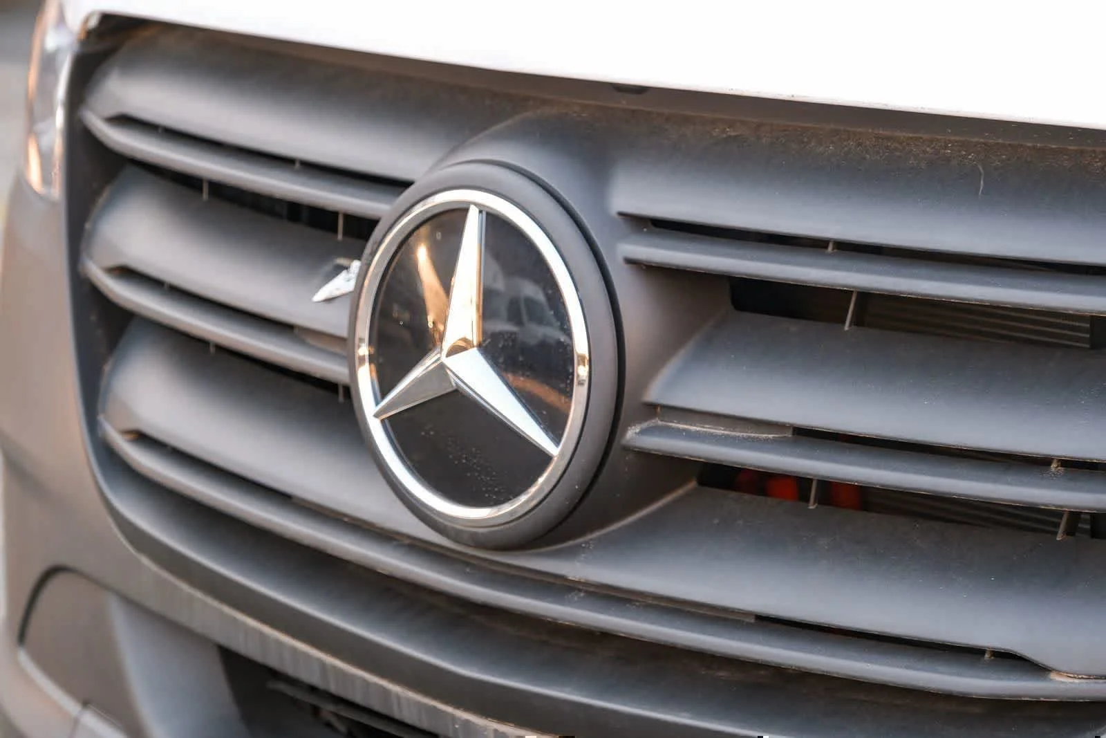 New 2025 Arctic+White Mercedes-Benz Cargo 170WB High Roof 113kw Battery RWD SO Motor image 13