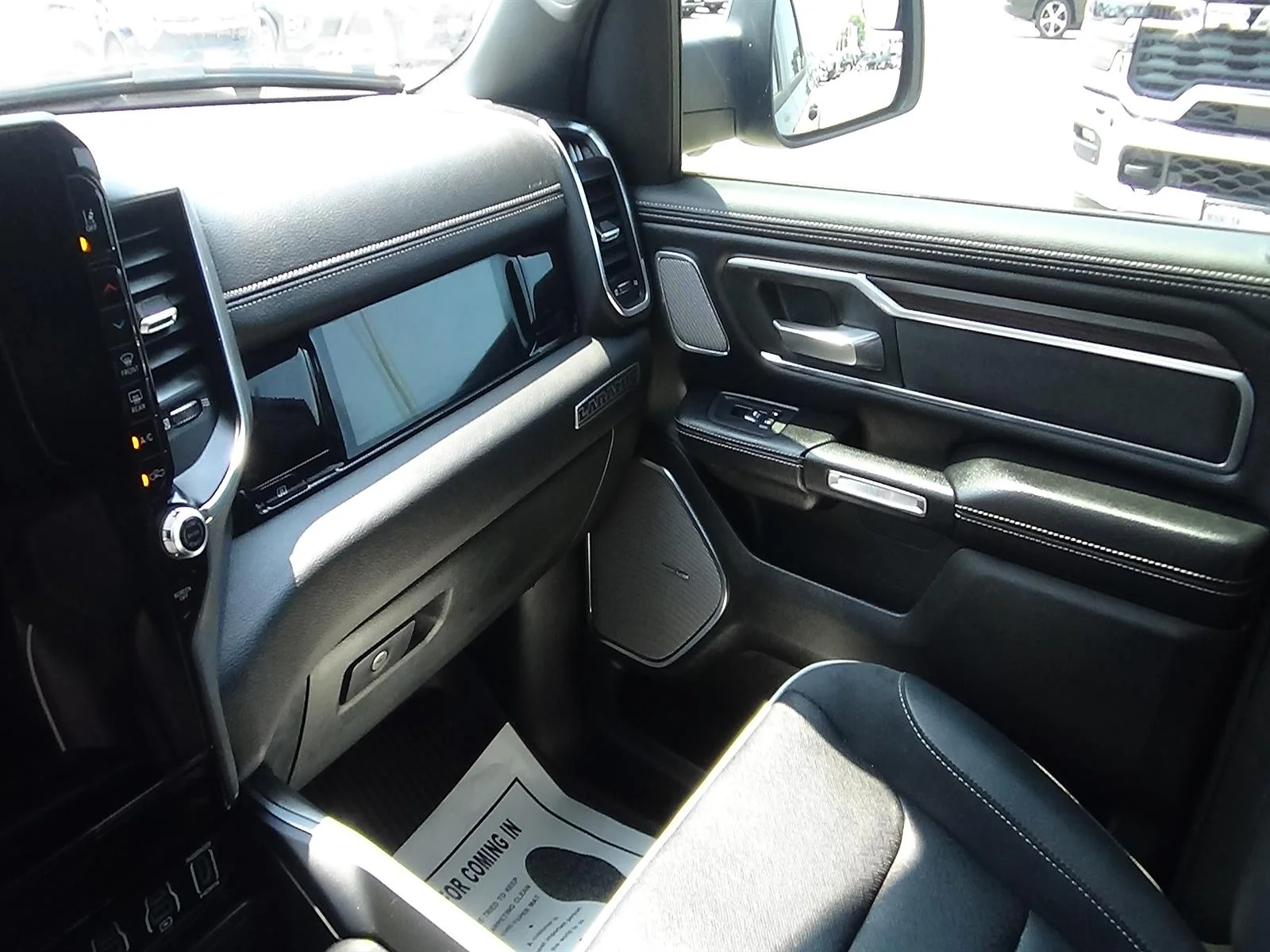 Used 2025 Granite Crystal Metallic Clear Coat (pau) RAM Laramie image 29